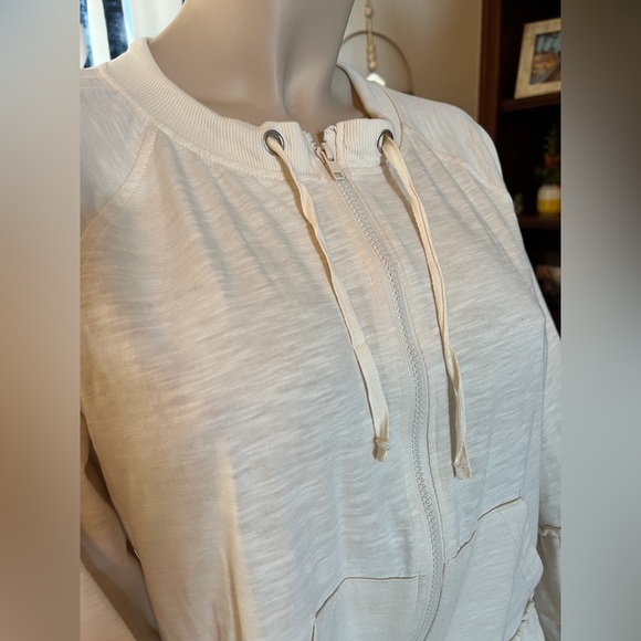 Ruffle-Hem Layered Cream Hoodie Size Large - Picture 3 of 9